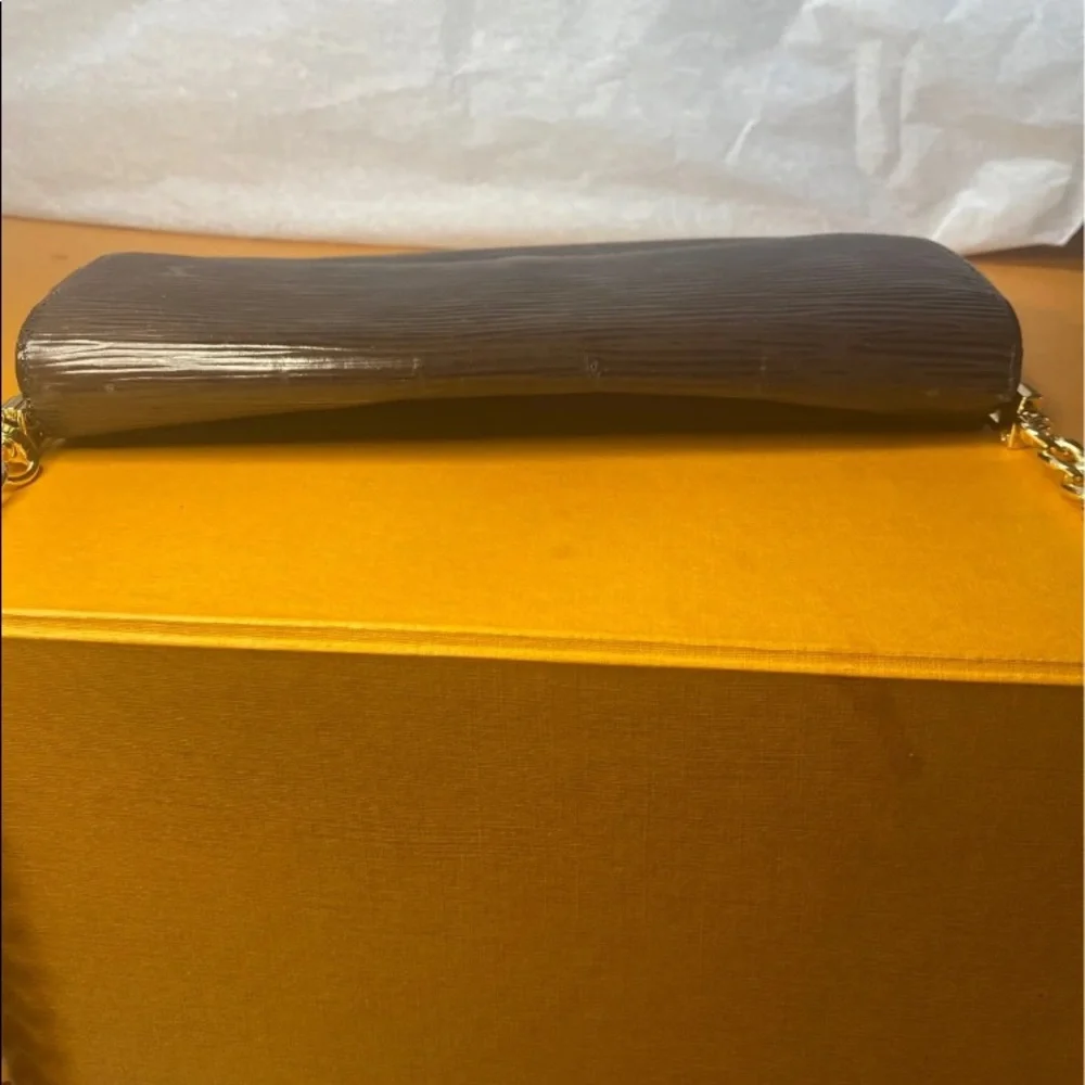Authentic Louis Vuitton Epi Sarah Wallet - Picture 12 of 12